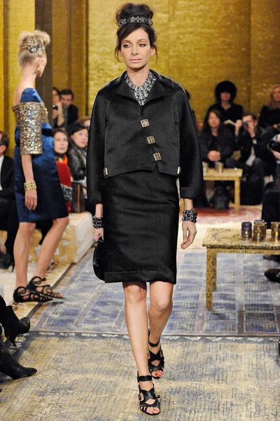 Look 16